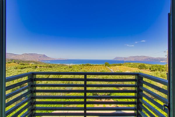 Chania villas kissamos balcony huca8df875a972a71052f12b7be9a49c1a 867612 0x400 resize q75 box.jpg